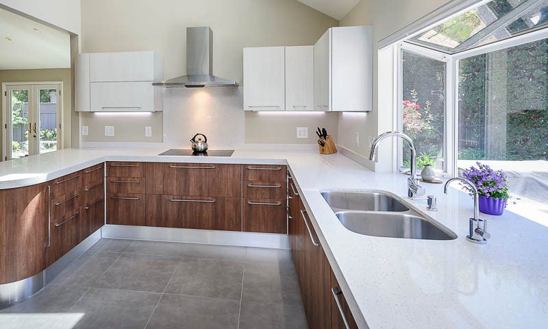 Quartz countertops by Caesarstone and Silestone, kitchens, bathrooms, new homes, kitchen remodeling. Professional installation with kitchen cabinets.