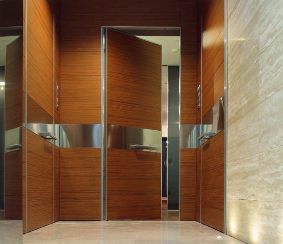 Oikos Synua Wall System front doors, exterior doors, safety doors, entry doors, exterior door installer, high-quality entry doors, custom front doors, custom entry doors