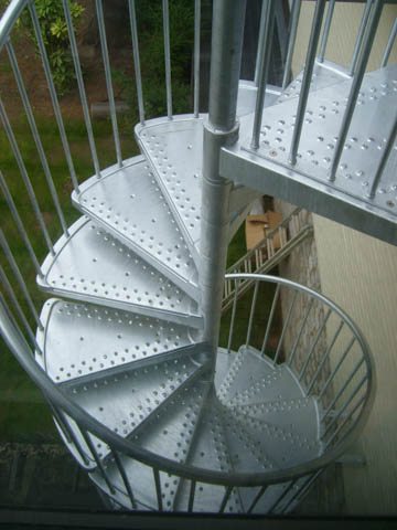 Spiral stairs, spiral staircases, curved staircases, curved stairs, custom made staircases, custom staircases from Italy, wood steps, glass steps, wooden stairs