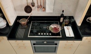 Traditional doesn't have to mean old fashioned: Tiffany by Gianpiero Scopigno for Rastelli Cucine.