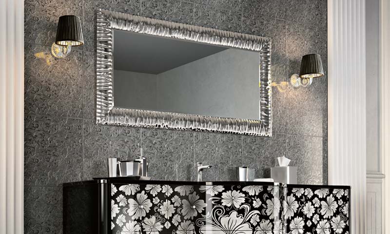 traditional bathroom mirrors and lamps